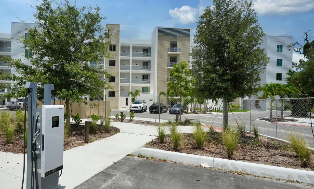 All-New, Waterfront Condo In Downtown Sarasota! Bagian luar foto